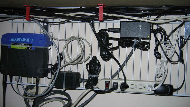 La neurona del manitas: Cómo ocultar los cables de una televisión
